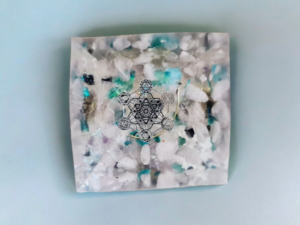 Orgonite pyramide bouddha quartz rose